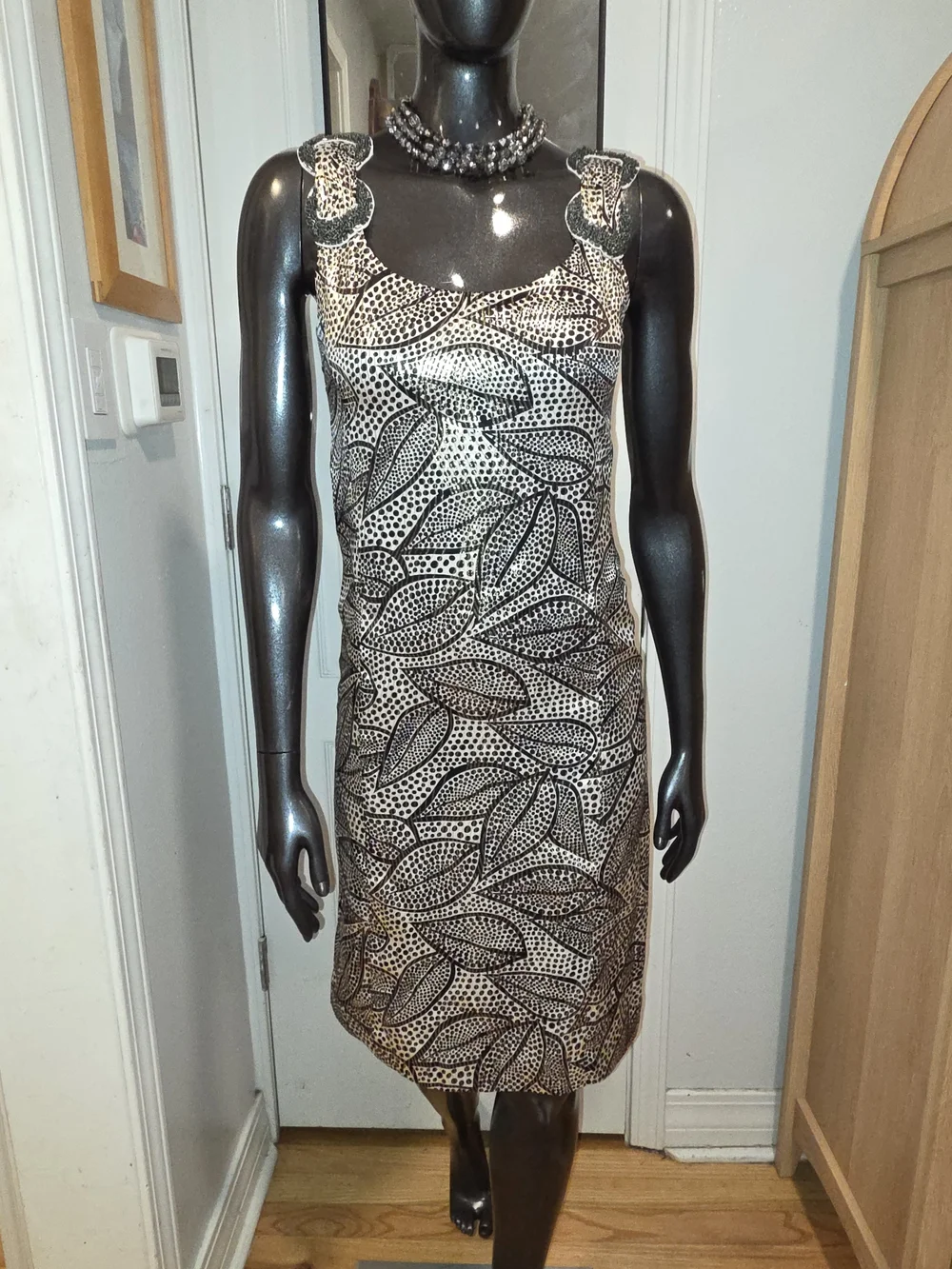 Tory Burch Gorgeous Black and Cream Sleeveless Leaf-Print Shift Silk Dress Sz 2